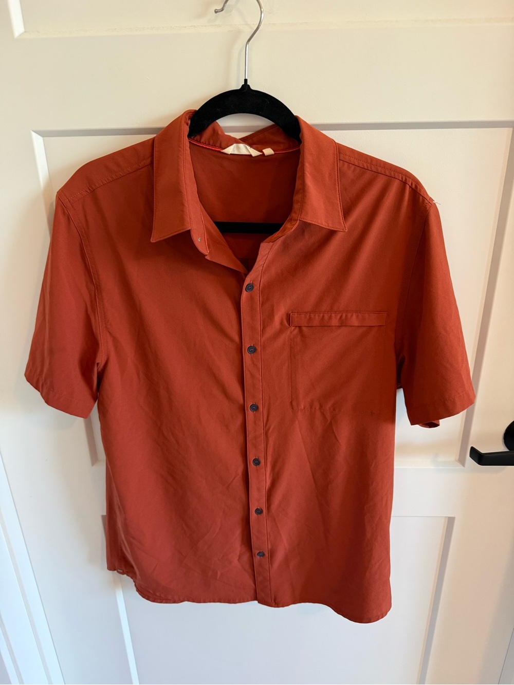 Cotopaxi Men’s Button Up Shirt Medium Rust Orange Short Sleeve Outdoor Travel